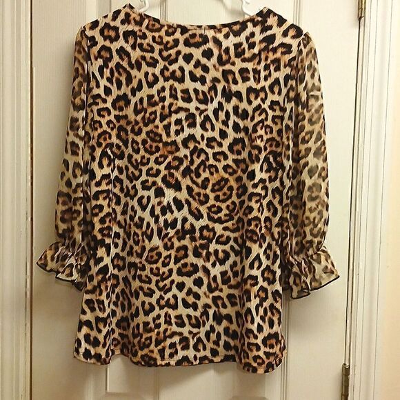 🩷Adele And May Size L 3/4 Sleeved Leopard Print Blouse. - Picture 5 of 7
